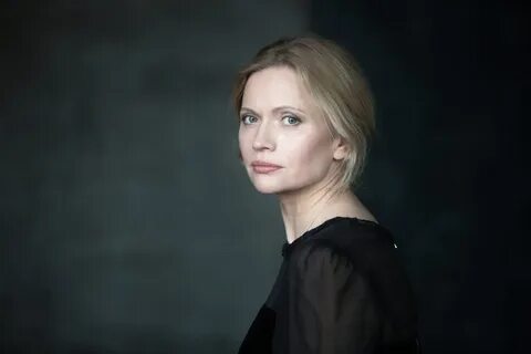 Жалаңаш орыс мәнерлеп сырғанаушы бейне