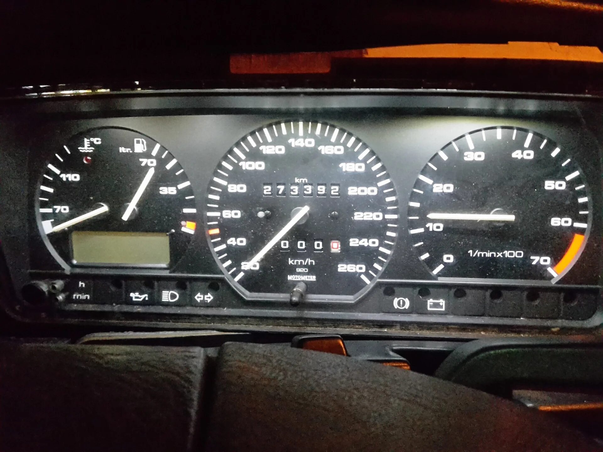 Тахометр пассат. Тахометр volkswagen январь перемычка. Панель пассат б3. Opel kadett 1988 приборная панель. Тахометр пассат б3 1.