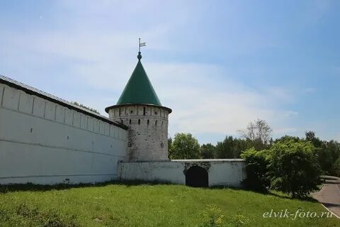 Белая башня монастыря