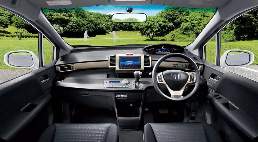 Хонда фрид робот. Honda freed spike hybrid 2012. honda freed spike (gb3 ) 2010–2014. honda фрид спайк салон. honda freed 2010 салон.