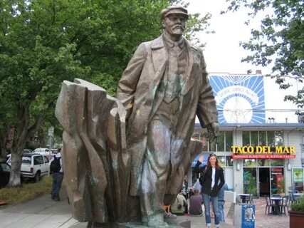 Сколько памятников