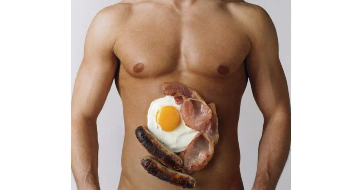 Боли в яйцах и в животе. Еда в животе. Еда на теле мужчины. Завтрак на теле мужчины.