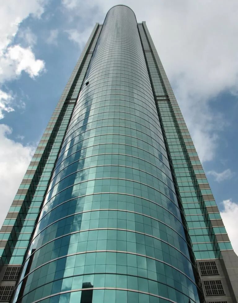 Золотая рамка дубай. 150 метров в высоту. 150 метров в высоту. Shanghai world financial center analysis. Золотая рама в дубае.