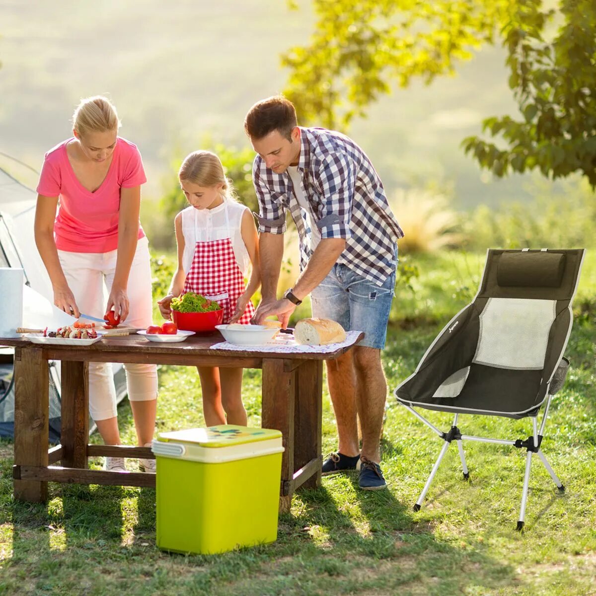 Camping together. Мангал "пикник". Семья на барбекю. Семья пикник кемпинг. Барбекю семья лес.