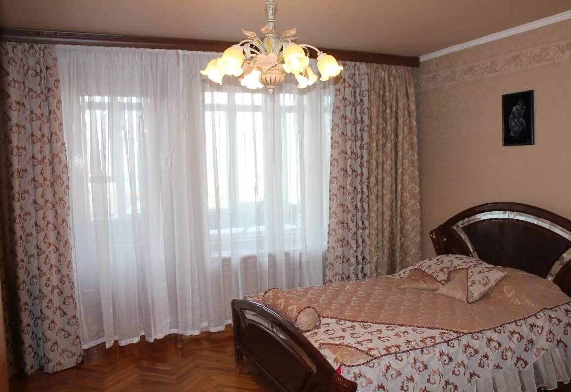 Трехкомнатная квартира в Самаре. Трёхкомнатная квартира Самара. Суточный на Самара. Квартиры в Самаре метро Российская