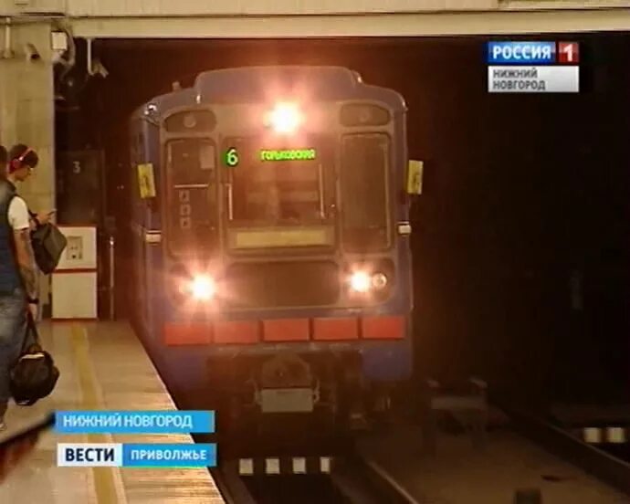 Последние новости нижнего новгорода о метро. Фотосессия в метро. 81-717. Нижний новгород метрополитен эскалатор. Станция ярмарка нижегородское метро.