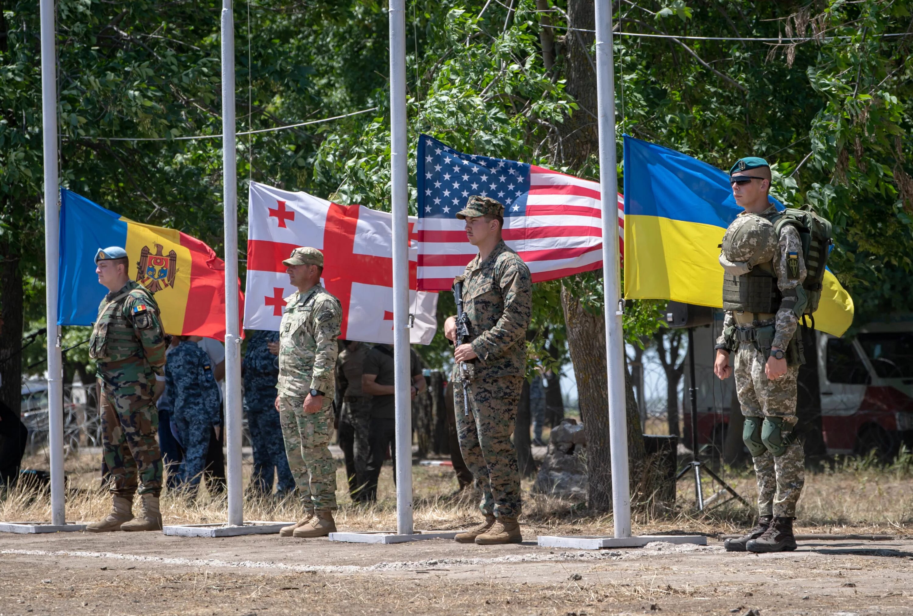 Войска нато зашли на украину. Учения НАТО на Украине в 2021. ВСУ учения и НАТО. Военная база НАТО на Украине. Американские войска на Украине.