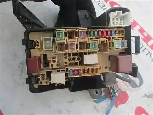Тойота виш 2 предохранители Блок предохранителей TOYOTA Wish 2003 ZNE14 1ZZFE 82741-63010 купить контрактная