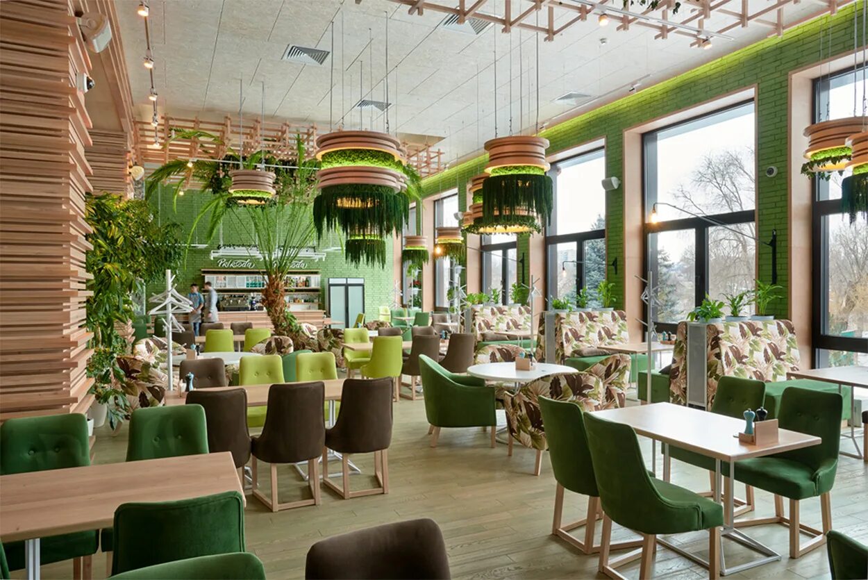 Кафе с растениями. Зелень в интерьере ресторана. Кафе в зеленом стиле. Интерьер ресторана зеленый. Зеленое кофейня