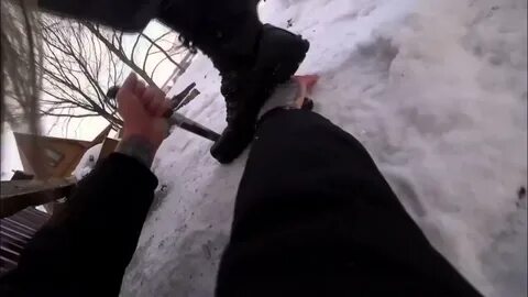Нож в ноге