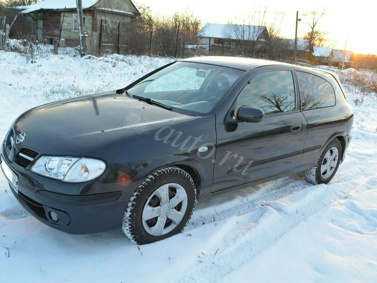 Альмера н16 2001. Nissan Almera II (n16) 2001. Ниссан Альмера н16 хэтчбек черный. Ниссан Альмера н16 черная. Черная Альмера хэтчбек н16.