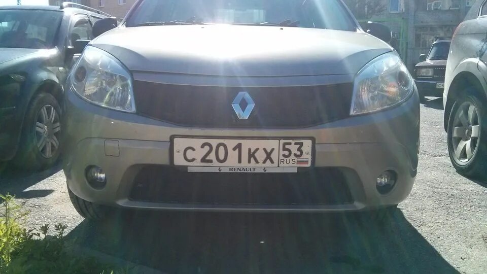 Установка птф рено сандеро 1. Птф сандеро 1. Птф сандеро 3. Противотуманки фары renault sandero. Противотуманки сандеро 1.