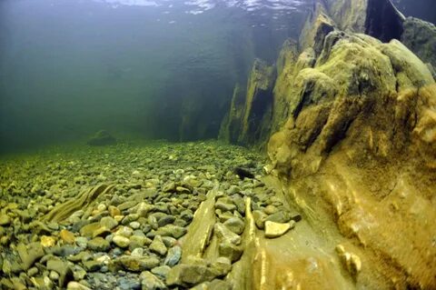 Озеро байкал под водой