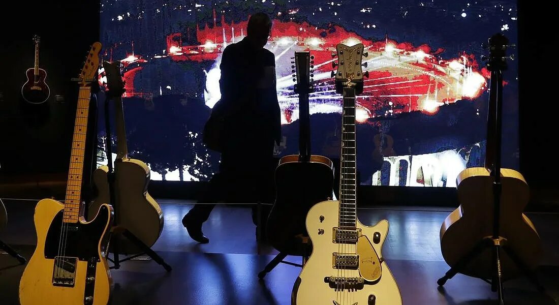 Гитара гилмора. David gilmour. pink floyd гитары. гитара дэвида гилмора. коллекция гитар.