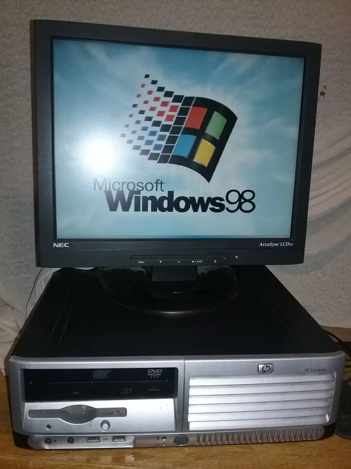 Компьютеры 98 года. Пентиум 4 монитор. Моноблок Windows 98. Windows 98 на Pentium 4. Компьютер Pentium 4 Proview.