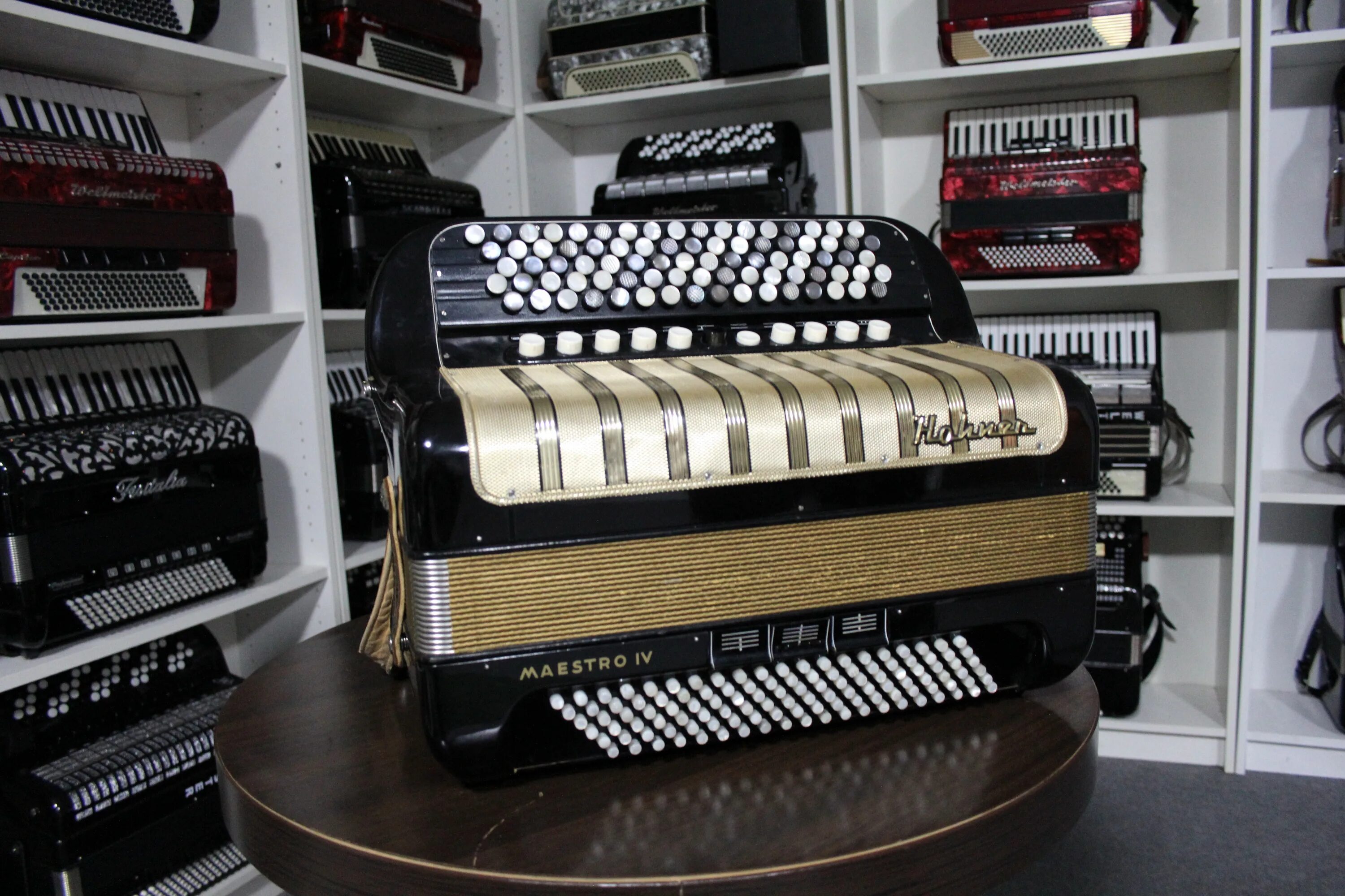 Баян Hohner Maestro. Hohner Maestro IV. Маэстро аккордеон. Баян трехрядный. Купить баян московский