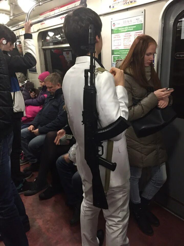 Странный человек подошел