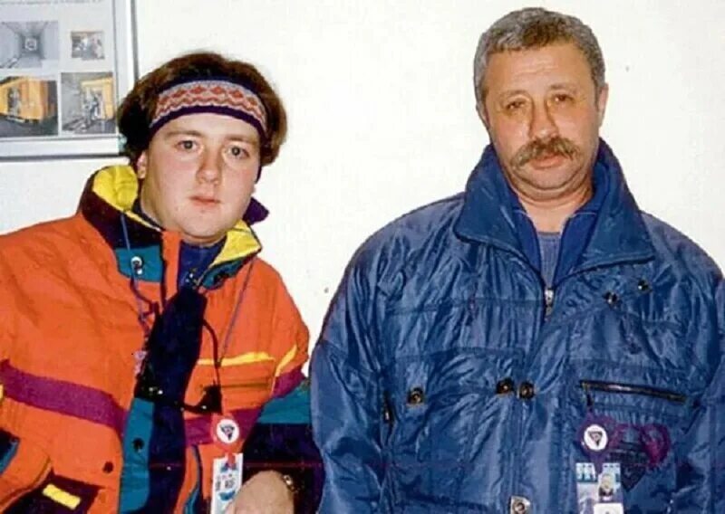 Сколько лет детям якубовича. Артём антонов сын леонида якубовича. галина антонова жена якубовича. леонид якубович с сыном. леонид якубович сын артём леонидович антонов.