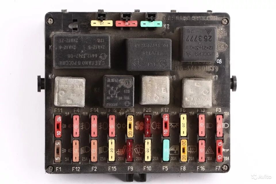 Предохранители автомобиля ваз. Блок предохранителей ВАЗ ВАЗ 2110. Блок реле ВАЗ 2110. Монтажный блок предохранителей ВАЗ 2110. Монтажный блок ВАЗ 2110 реле к6.