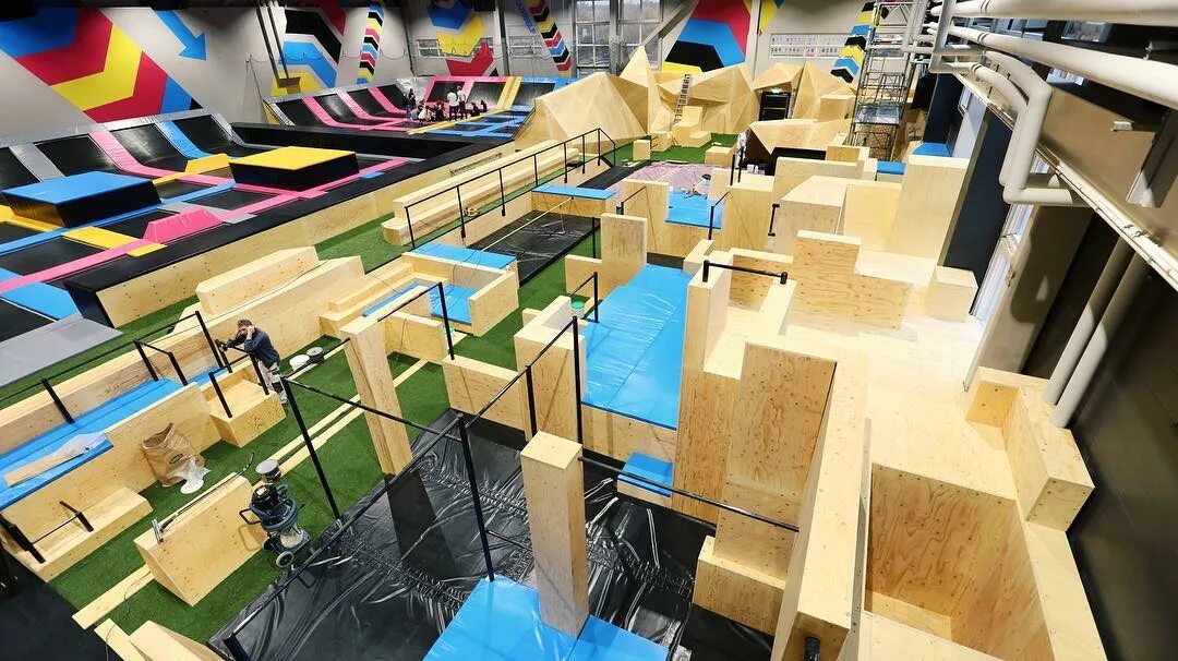 паркур в спортзале. паркур площадки в москве. паркур зал. паркур в спортзале. паркур парк в зале.