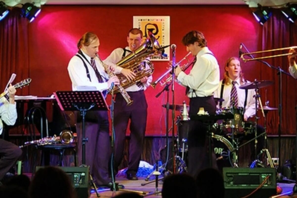 Band москва. Universal band москва. Кавер группа яппи. Luxury группа. The streets группа.