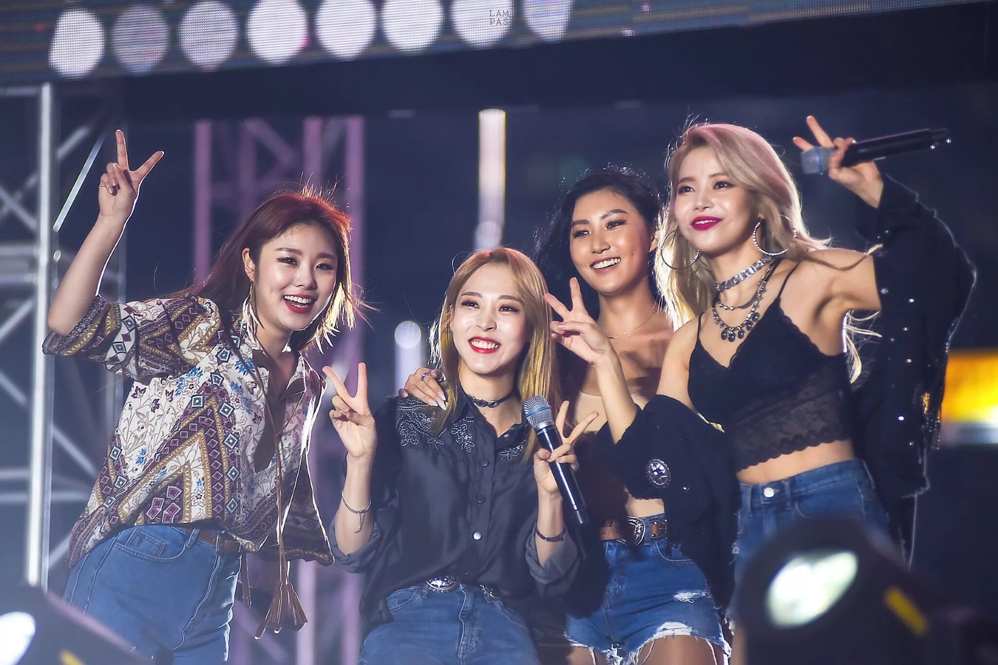 Группа mamamoo распалась. Mamamoo участницы. Mamamoo. Mamamoo. Mamamoo.