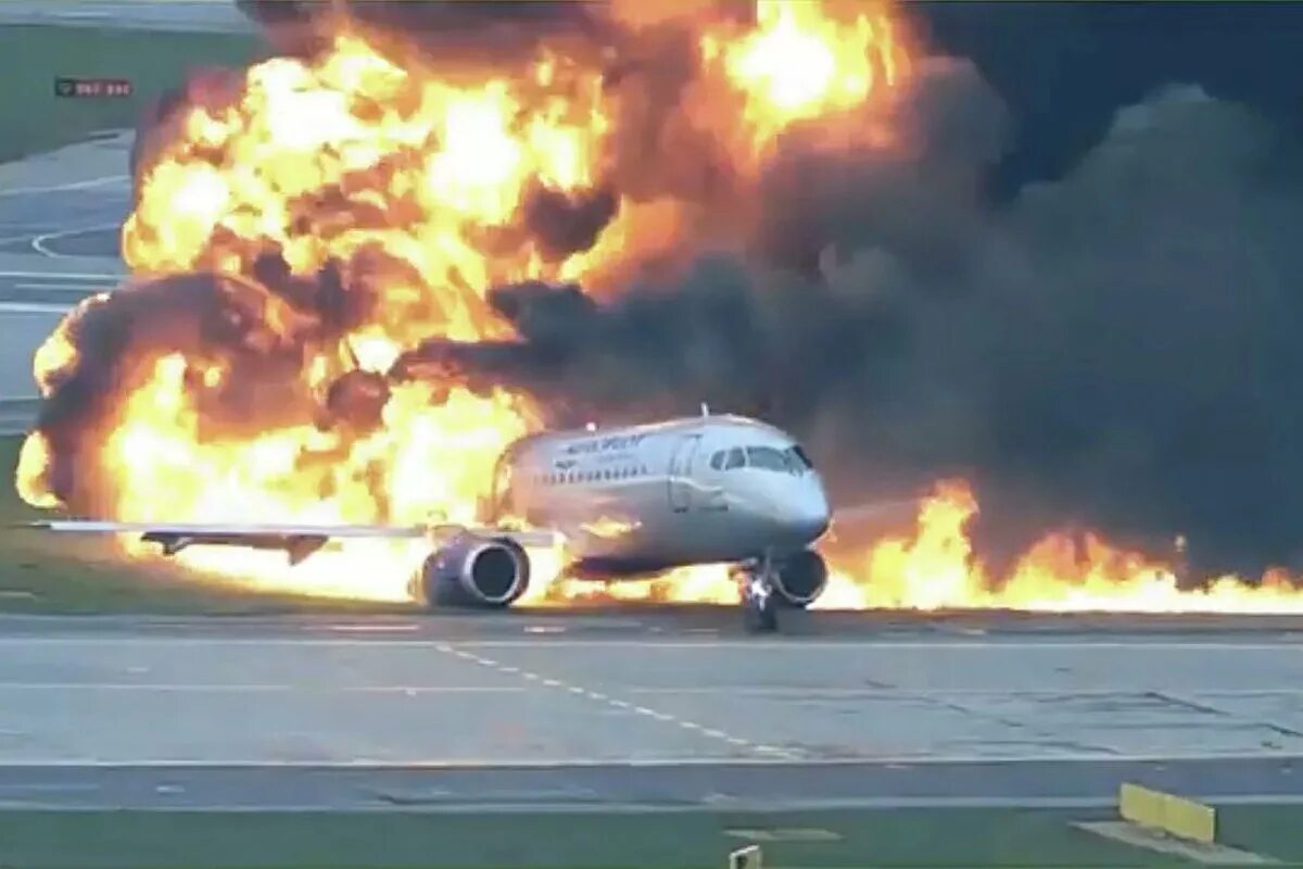 Катастрофа SSJ 100 В Шереметьево. Сухой Суперджет Шереметьево катастрофа. Сухой Суперджет 100 трагедия в Шереметьево. Катастрофа SSJ 100 В Шереметьеве (2019).