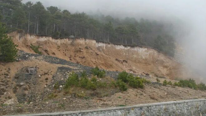 Инсенквентный оползень. Обвал красивый. Последствия оползней селей. Сальвадор 2001 оползень. Луарский оползень.