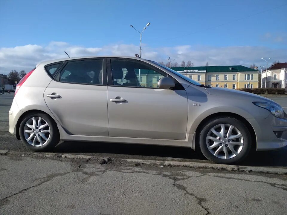 Hyundai i30 2010. Hyundai i30 gd r18. Шины hyundai i30. Хендай ай 30 шины. Хендай ай 30 на 17 дисках.