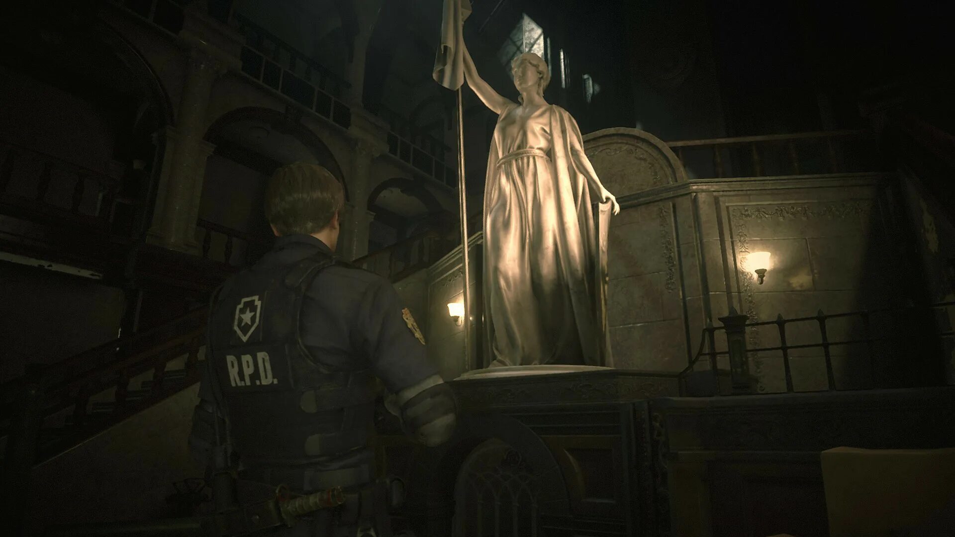 Resident Evil 2 Statue. Resident Evil 2 Remake статуи. Статуя единорога в Resident Evil 2 Remake Клэр. Статуя резидент эвил 2.