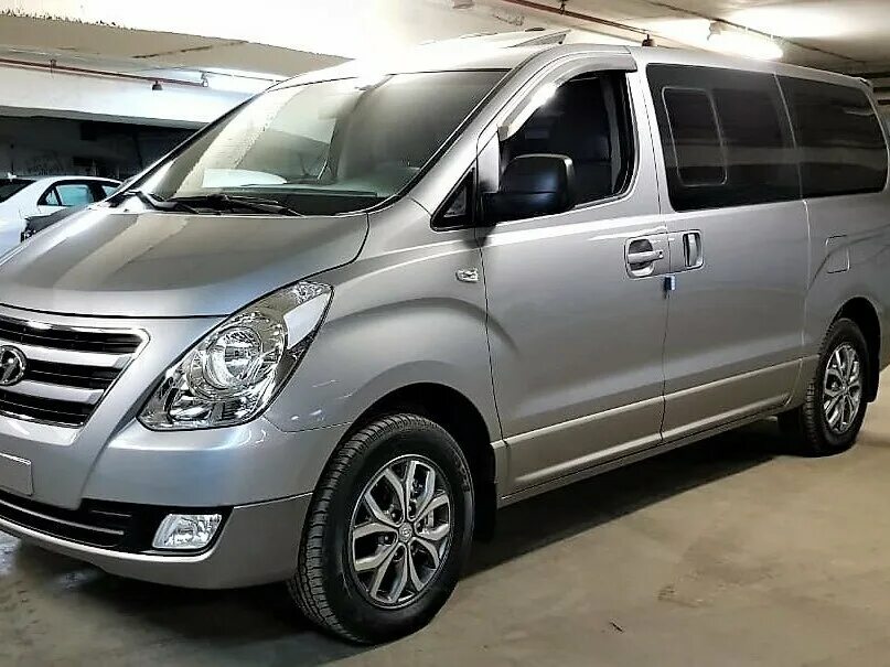 Купить бу хендай гранд старекс на авито. Hyundai Grand Starex 2017. Hyundai h1 / Grand Starex 2017. Hyundai Grand Starex 2019. Микроавтобус Старекс двухцветный.