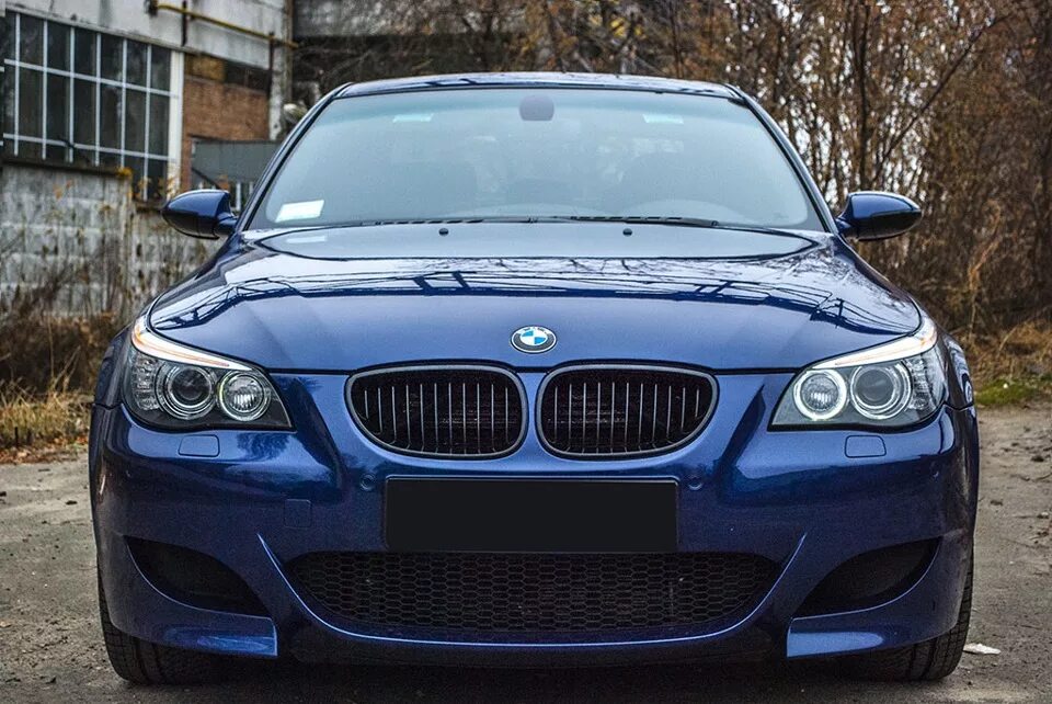 Надо мной м5. BMW m5 е60. BMW 5 e60 синяя. БМВ м5 е60 2008. BMW m5 e60 2008.