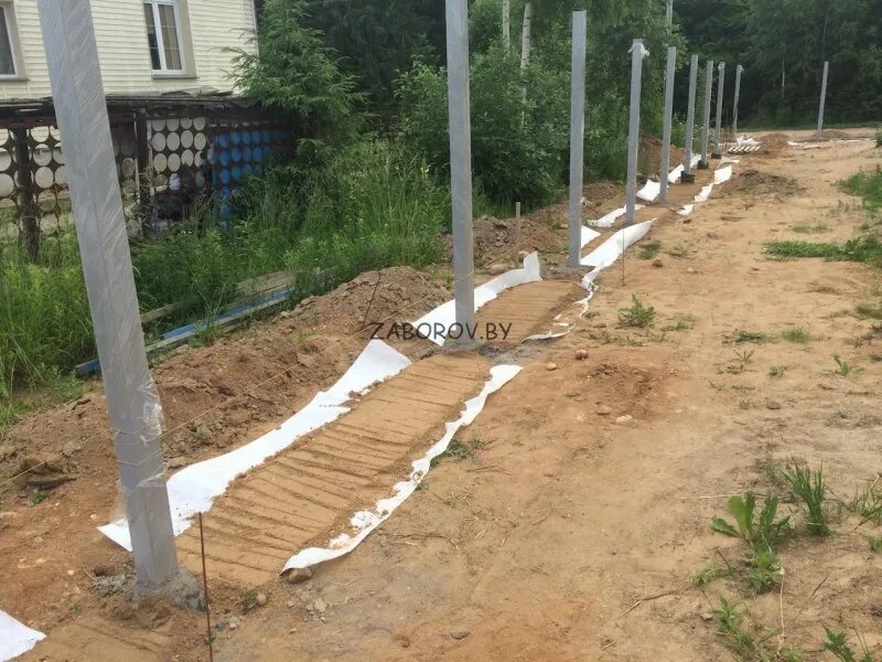 Как установить забор без столбов. Забор без фундамента. декоративный забор без фундамента. красивый забор без фундамента. забор на лежках без фундамента.