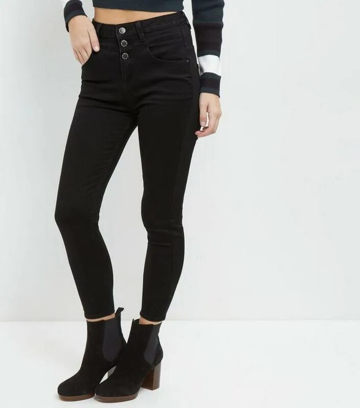 Лучшие черные джинсы. Чёрные джинсы женские. Чёрные джинсы женские короткие. Чёрные джинсы женские модные. Классические черные джинсы женские.