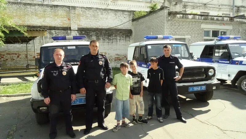 Дежурный благовещенск. Свирская полиция сотрудники. Полицейские Благовещенского района. Сотрудники ГИБДД Слюдянка. Погарская полиция.