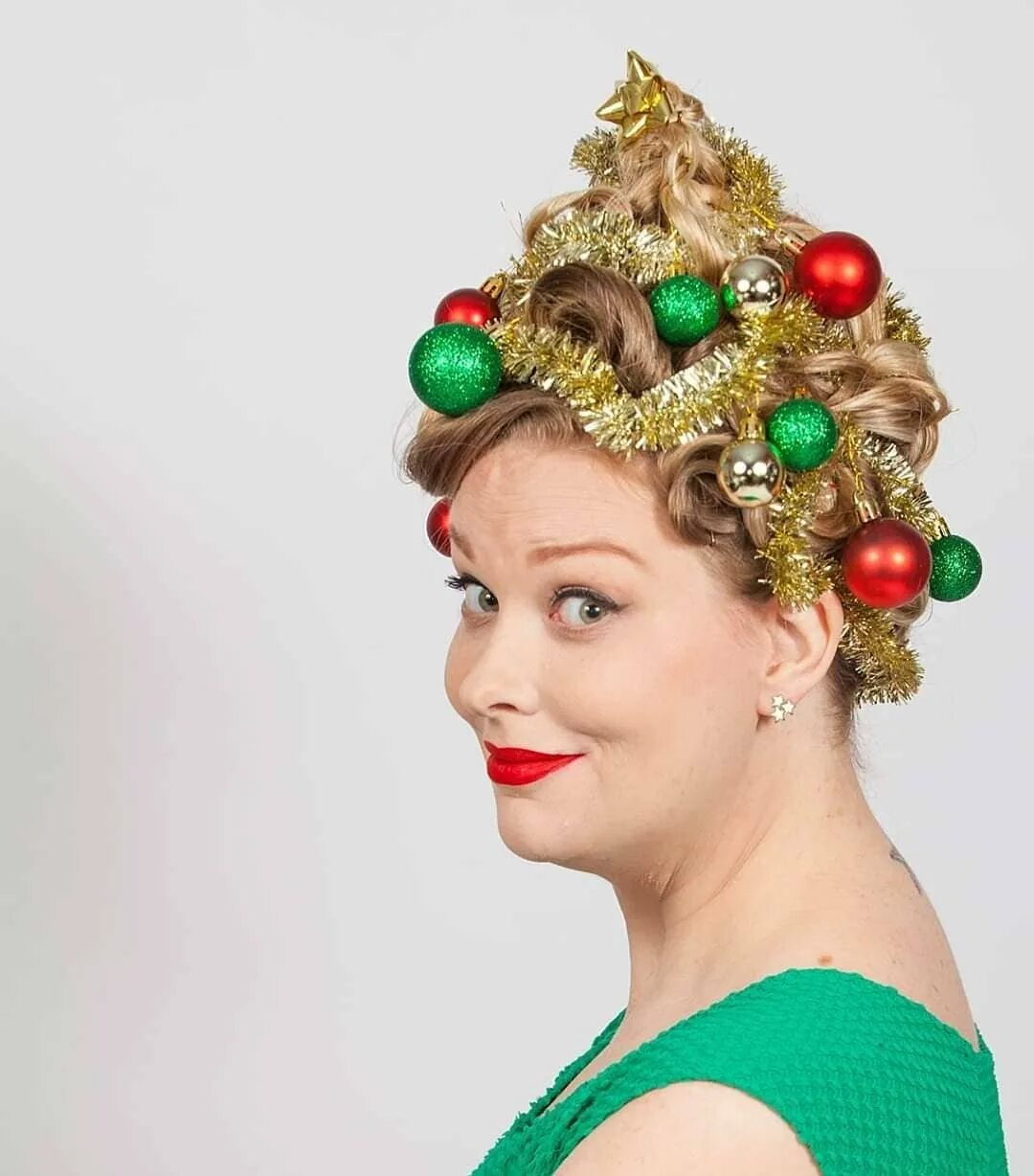 Стрижка перед новым годом. Макияж на новогоднюю фотосессию. Массаж новый год. Красивая снегурочка. Стрижка перед новым годом.