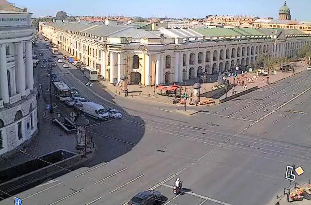 Веб камера Петербург Гостиный двор. Веб камера Питер Гостиный двор.