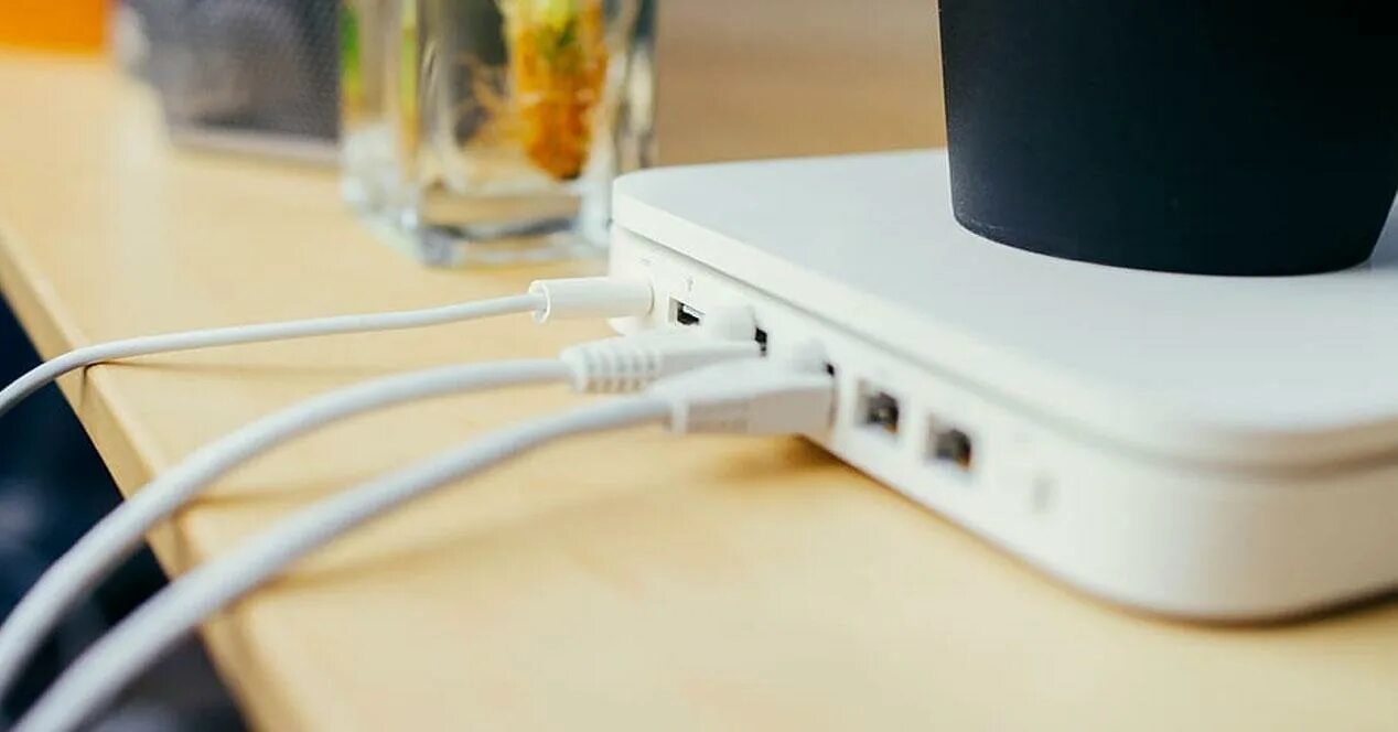 Как сделать роутер дома. Кабель для роутера dsl. роутер с проводами. роутер сток. вилка для вай фай роутера.