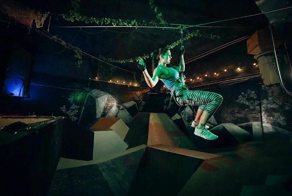 Мослабиринт и железяки. Квесты экшн. Квест спуск клаустрофобия. Квест зомби апокалипсис в москве. Спортивные квесты.