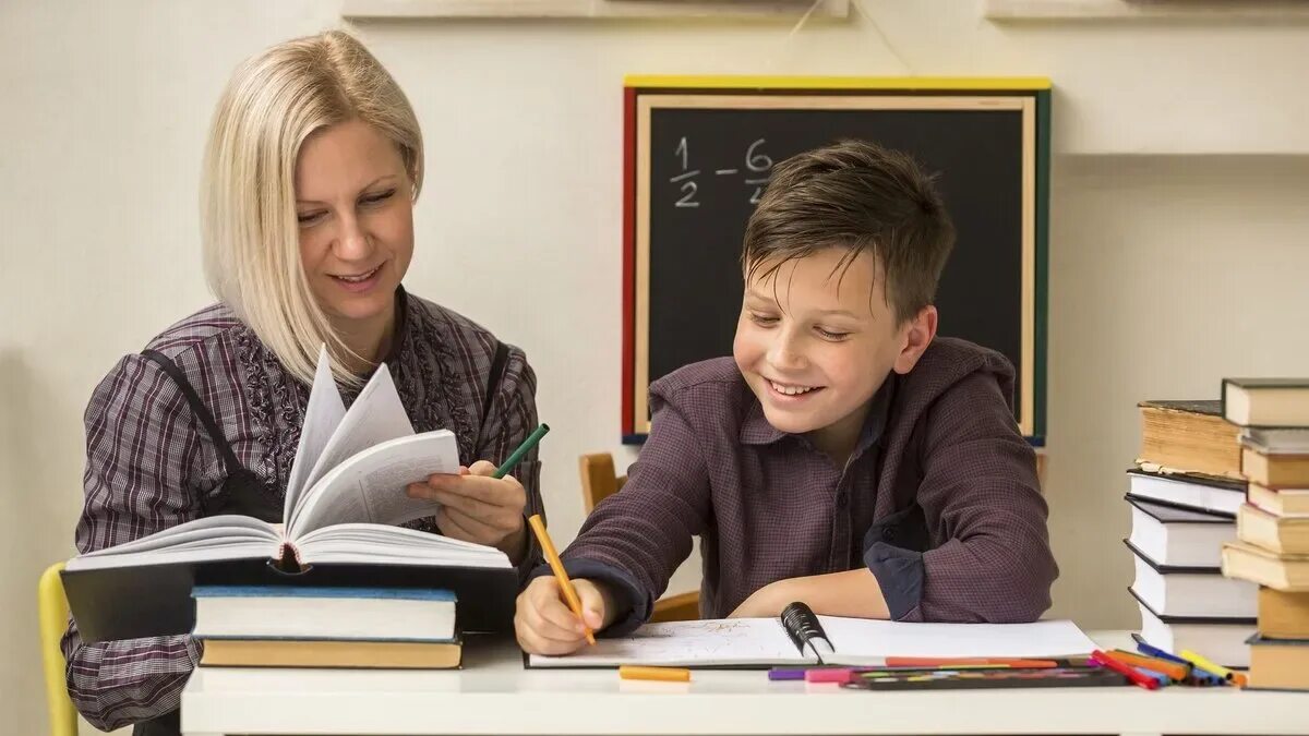 Учитель занималась. Индивидуальные занятия с преподавателем. Учитель занималась. Индивидуальные занятия. Педагог и подросток.