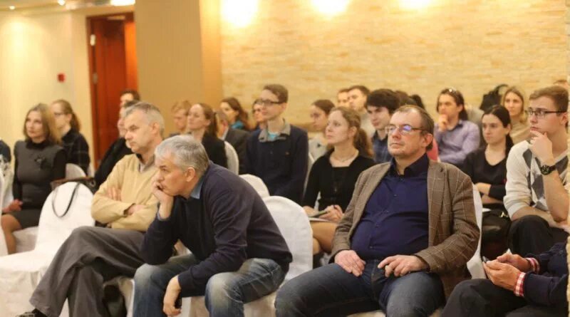 клуб дискуссий. клуб обсуждений. лекторий для молодежи. клуб обсуждений. дискуссия студентов.