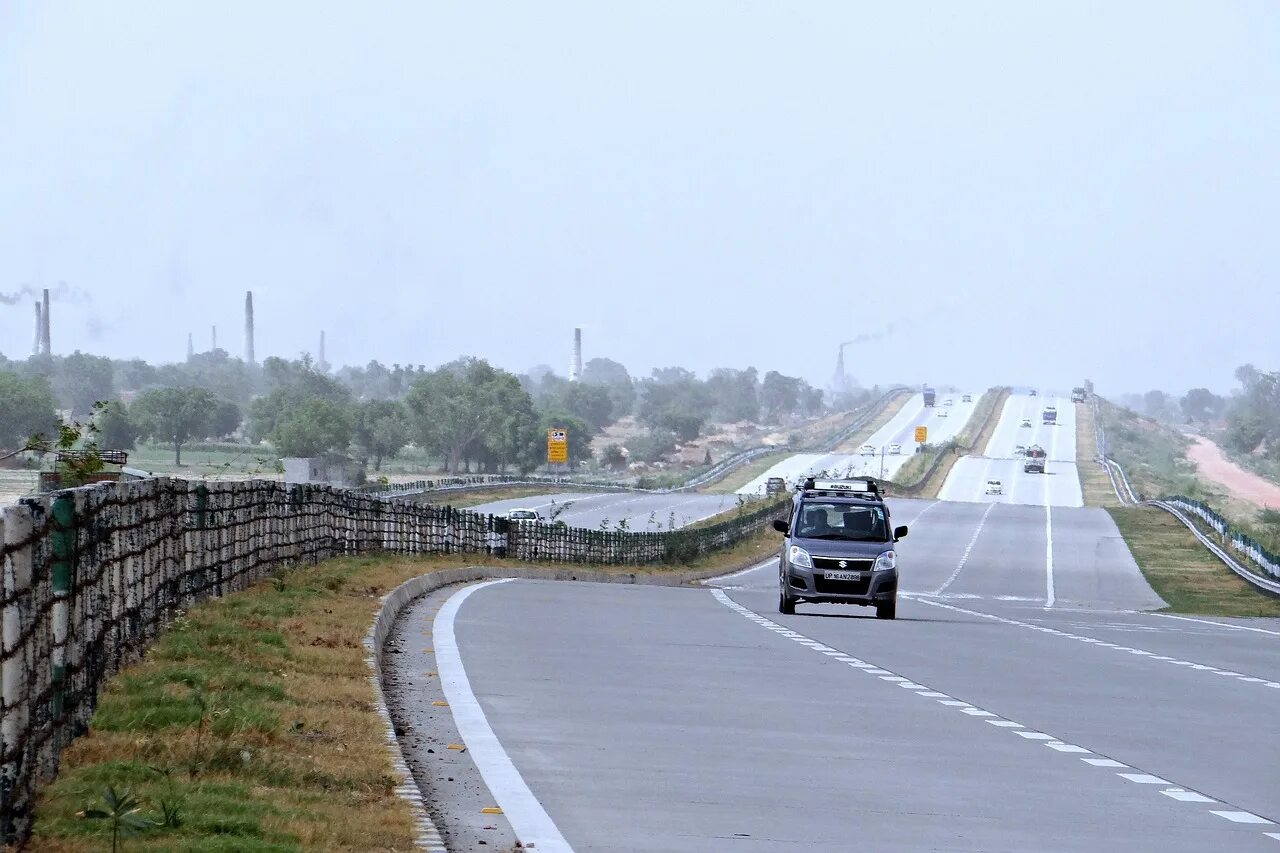 Дорога в индии. Дорога в индии. National highway 1. Автомобильные дороги индии. Дорога это индия.