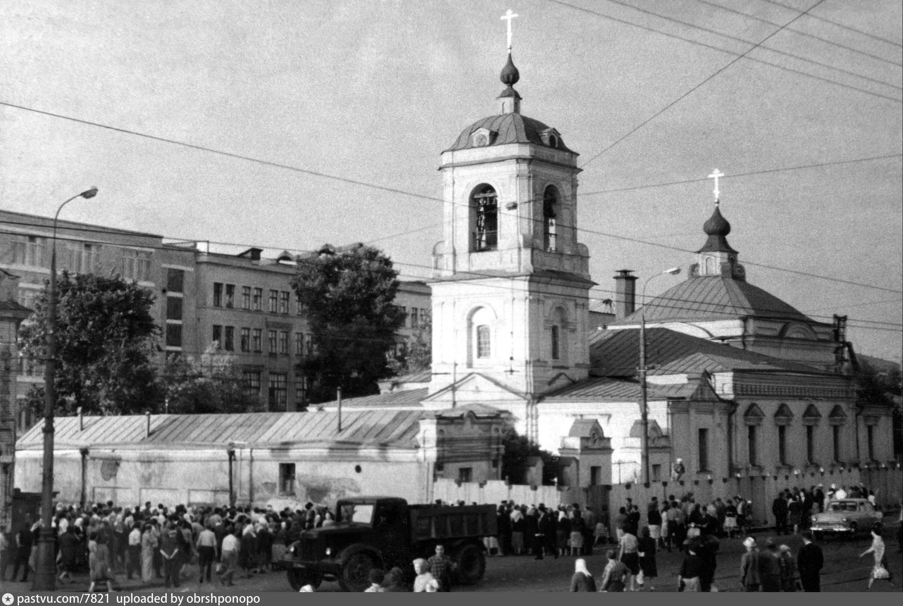 Храм преображения на преображенской площади. Храм преображения господня на преображенской площади. храм преображения господня на преображенской площади до взрыва. храм преображения господня на преображенской до сноса. преображенский храм на преображенской взорванный.