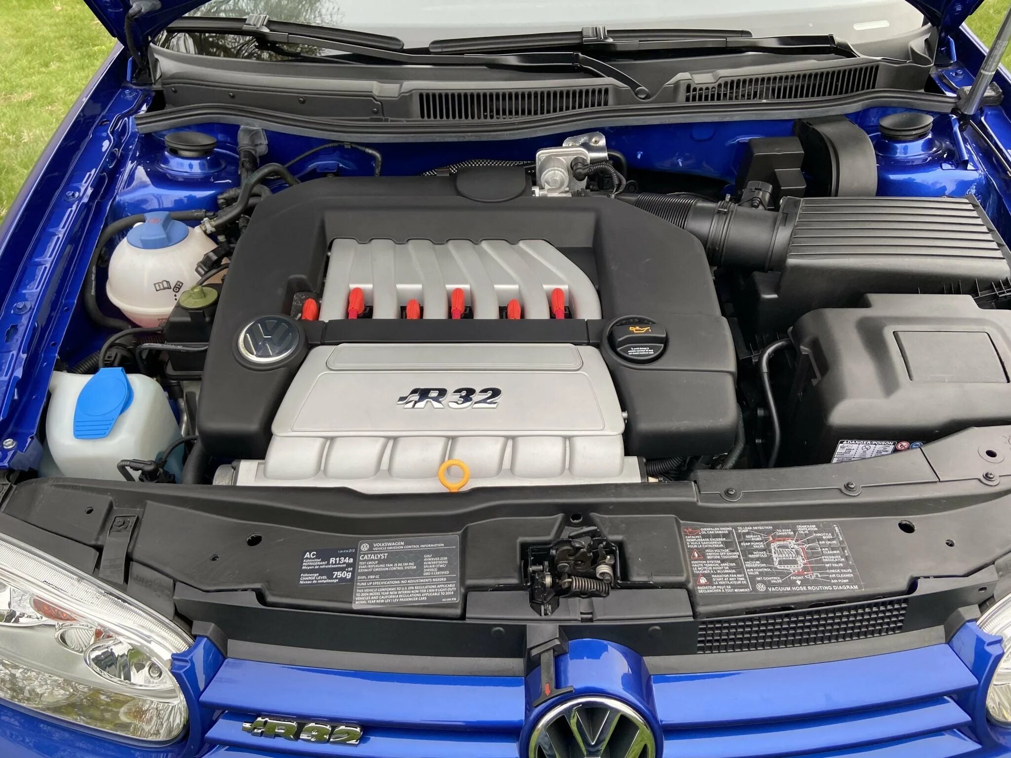 Какой двигатель идет. Golf r32 мотор. golf 5 3.2 r32 vr6. golf r32 двигатель. гольф 4 3.2 r32.