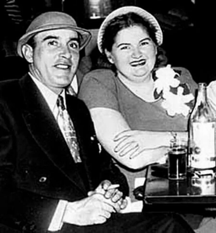 Марту бек и раймона мартинеза фернандеза. Марту бек и раймона мартинеза фернандеза фото. Марту бек. Марту бек. Раймон мартинез.