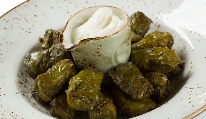 Как приготовить вкусно долму из виноградных листьев. Долма в виноградных листьях по-армянски. тухум долма. хамур долма. долма рецепт классический.