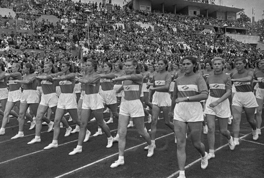 Спортивные мероприятия в ссср. Спорт в ссср презентация. Физкультура ссср. Гто 1930 годы. Гто ссср.