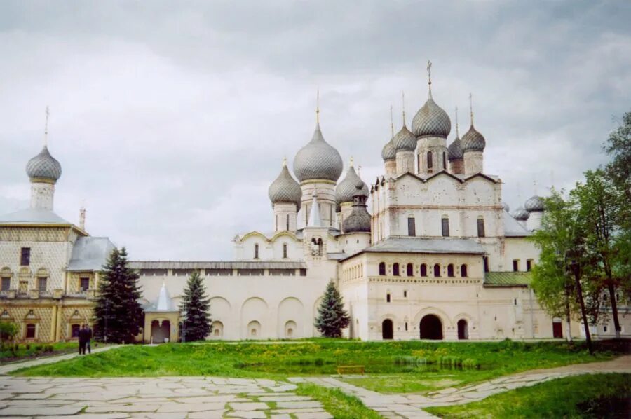 Факты о городе ростове великом. Надвратная Церковь Воскресения Ростовского Кремля. Церковь Одигитрии Ростовского Кремля. Воскресенская надвратная Церковь Ростов Великий. Церковь Воскресения Христова Ростов Великий.