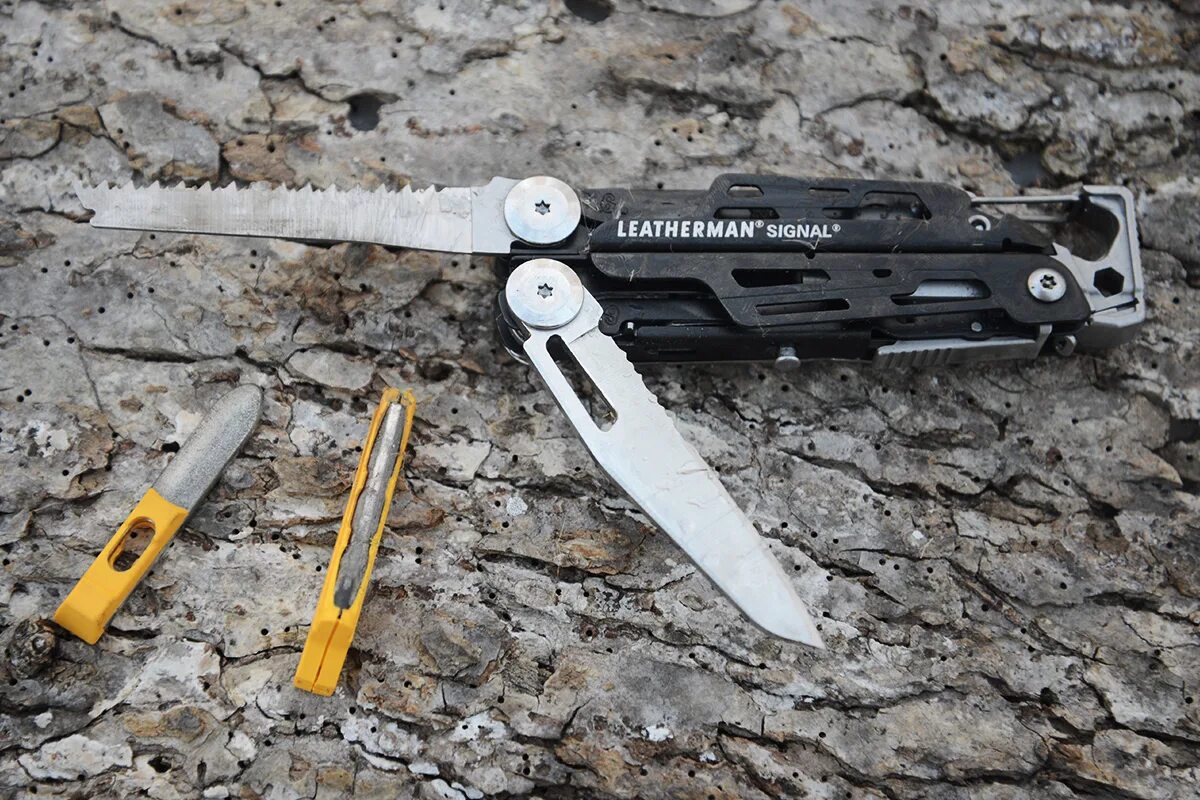 Мультитул спасателя. Мультитул leatherman signal. мультитул leatherman signal 832265. мультитул leatherman signal 832741. leatherman signal coyote.