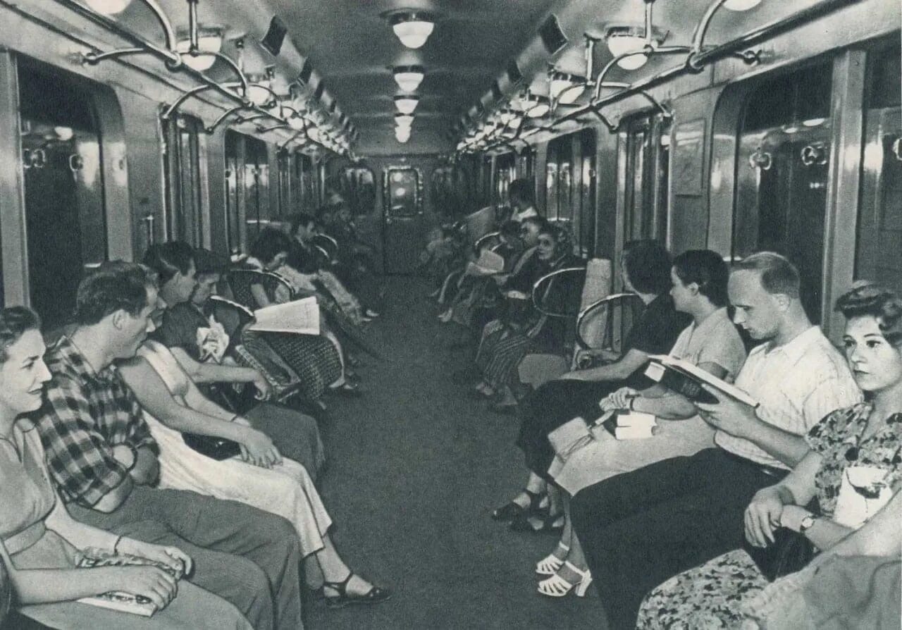 Станция комсомольская 1935. Станция павелецкая радиальная. Московский метрополитен 1935 год. Метро в 40 годах в москве. Москва 1947.